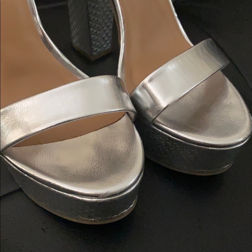 Heels - Picture 5 of 6
